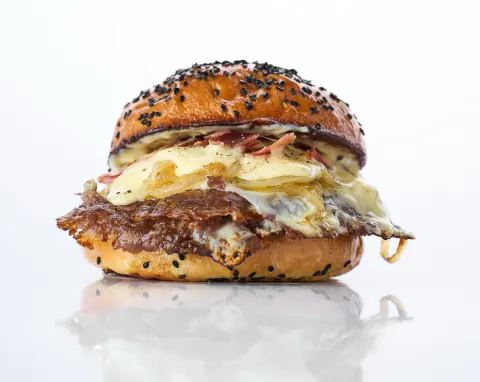 Hamburguesa Ibérica con jamón serrano y manchego
